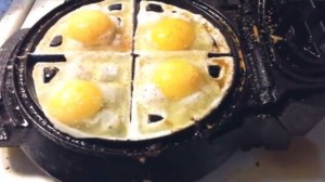 Seperti Apa Jadinya Ketika Telur Dimasak Menggunakan Pemanggang Waffle