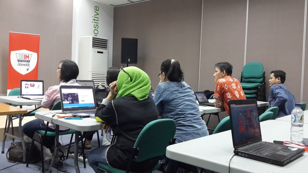 ilustrasi belajar bisnis online di Ternate