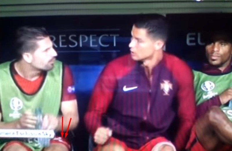 Wkwkwkk Cristiano Ronaldo Salah Pukul, Dikiranya Bangku Ternyata...